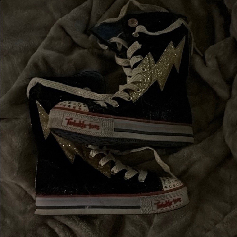 Skechers Black and Gold Sneakers High-Top Design